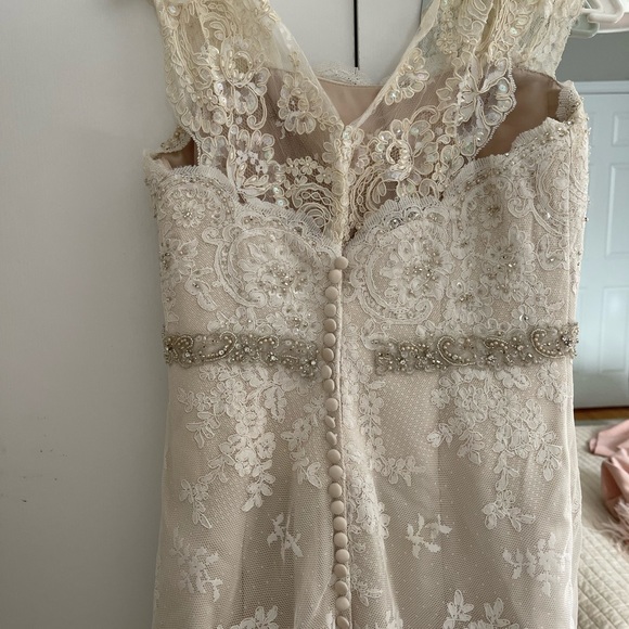 Champagne wedding dress size 8 but it’s more like size 4-6 - Picture 2 of 6